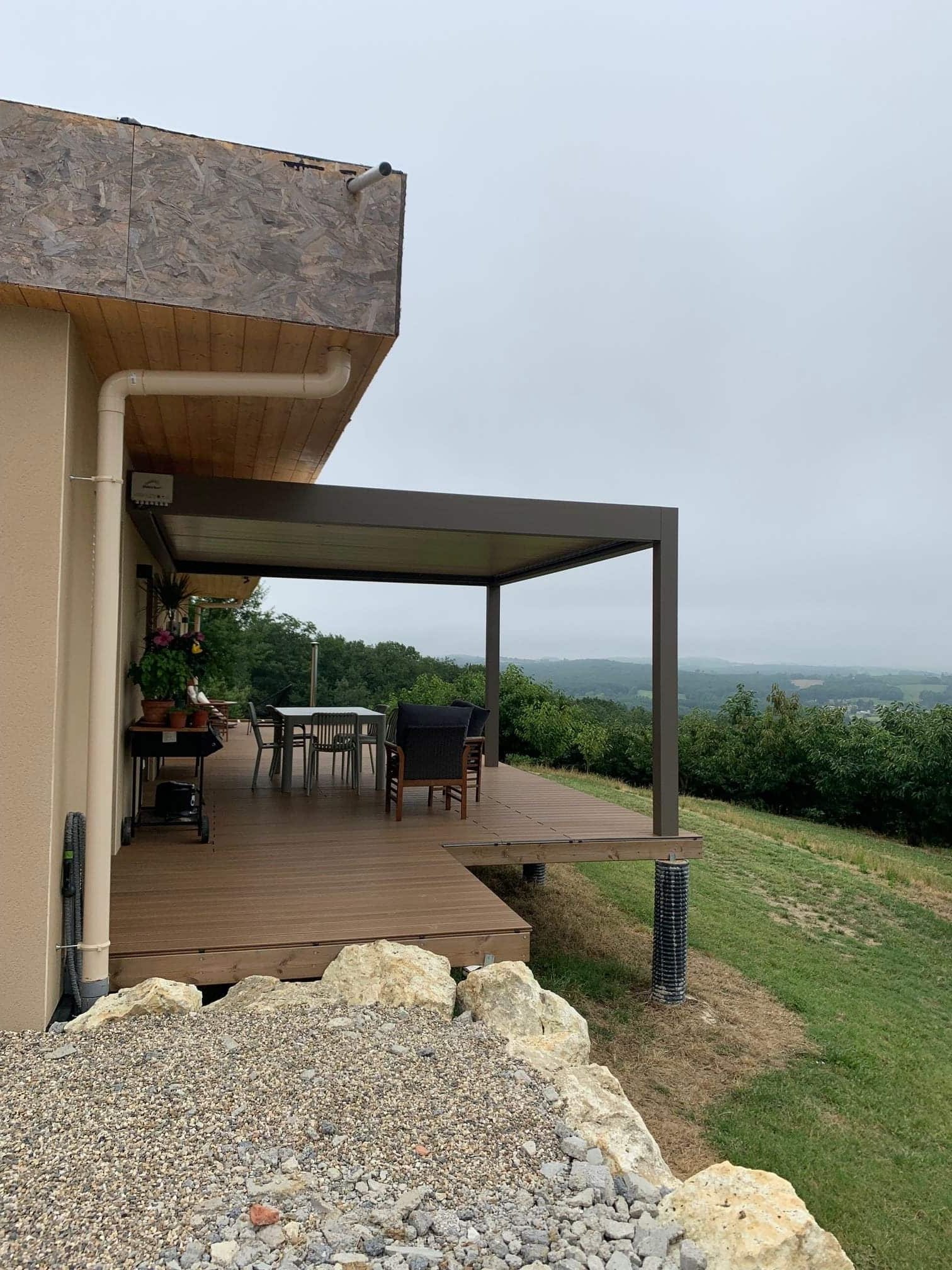 Carport adossé au mur
