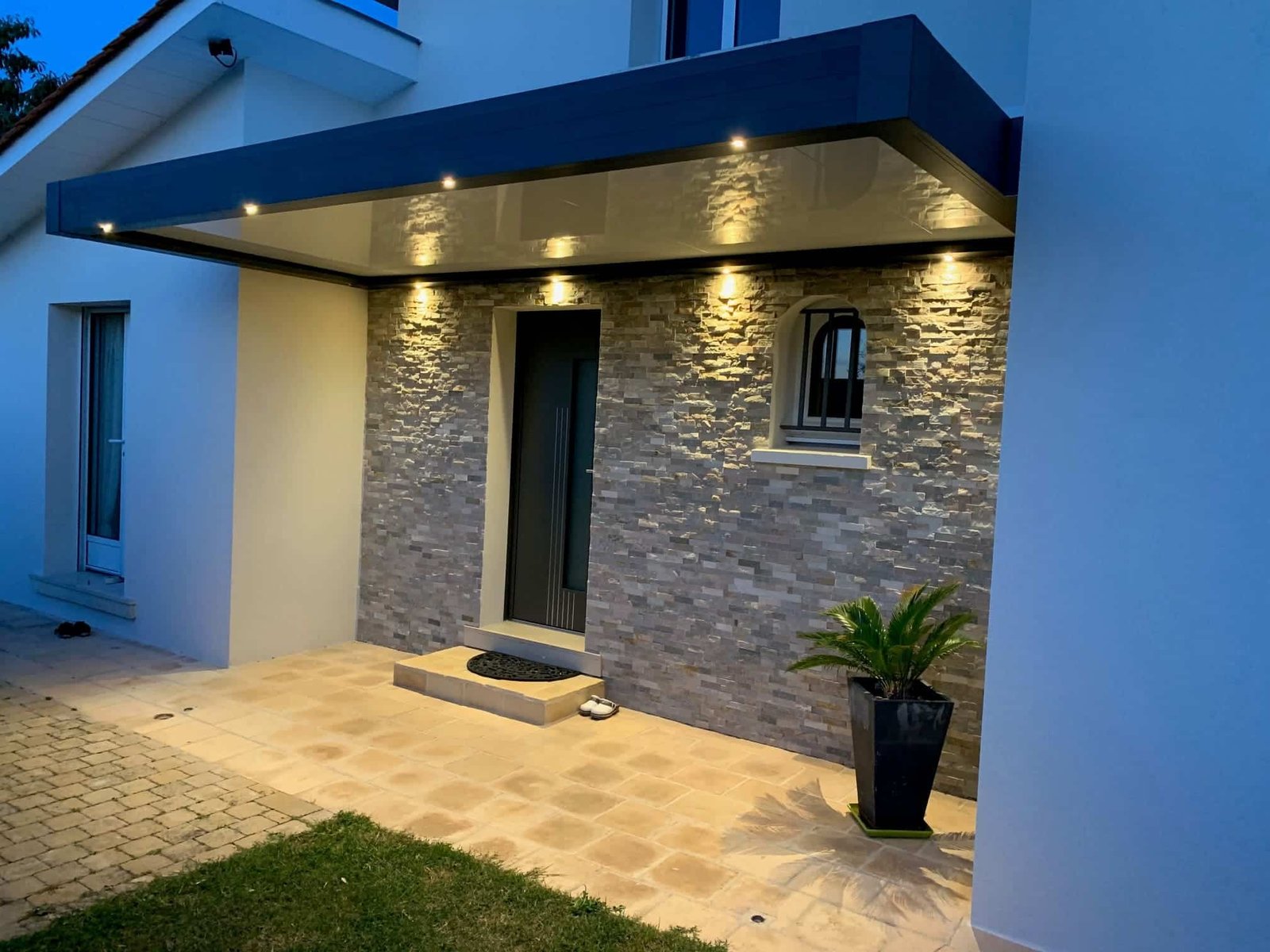 Carport adossé au mur
